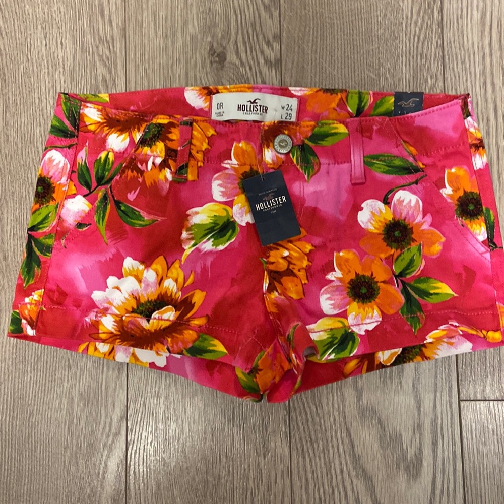 Brand new Hollister shorts in size 0R